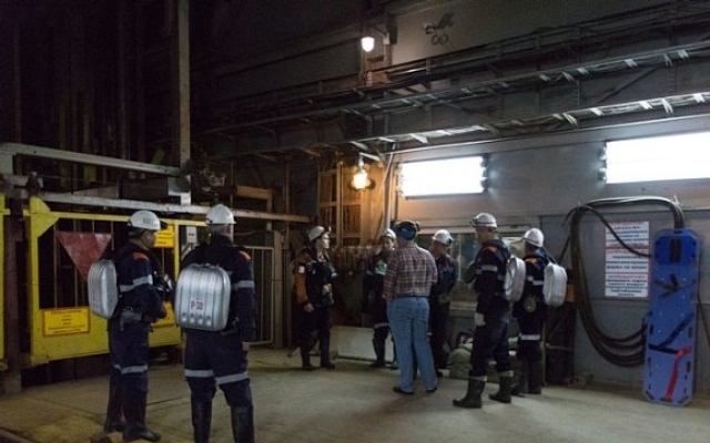 Спасатели эвакуировали еще одного рабочего из затопленной шахты