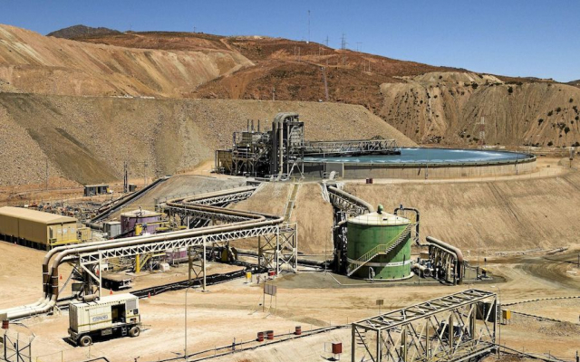 Открытая шахта в Квебраде-Бланке приближается к концу своей жизни, но расширение будет поддерживать ее производство как минимум еще на 25 лет.