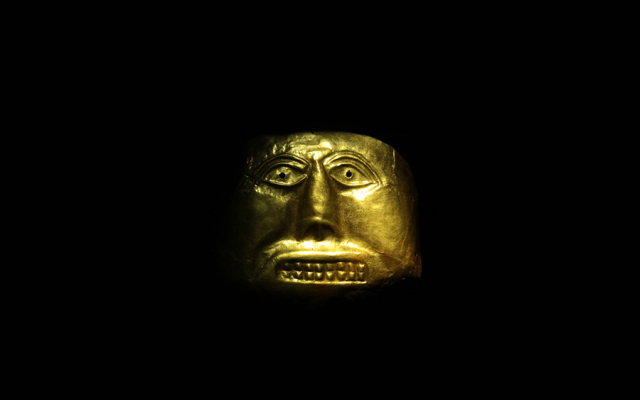 Золотая маска Толима из Музея золота в Боготе, Колумбия.