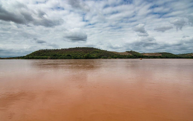 Вода реки Досе в Галилее, Минас-Жерайс, Бразилия
