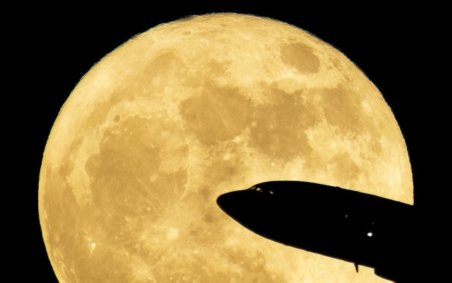 США не первая и не единственная страна, которая прыгает вскочить на борт лунного дайнера