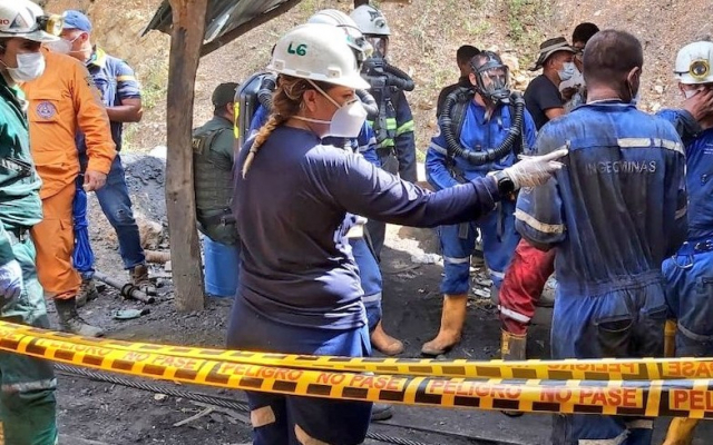 Спасательная команда на шахте Los Cedros в Колумбии
