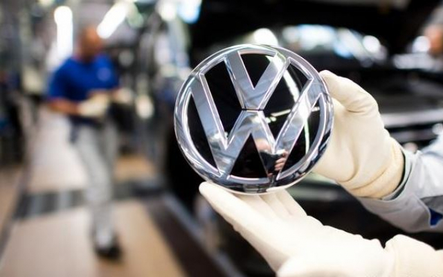 следующий VW Golf, бестселлер компании, не должен производиться Tesla или поставляться из Китая