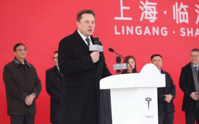 Илон Маск на церемонии закладки фундамента на Tesla Shanghai Gigafactory в январе 2019 года