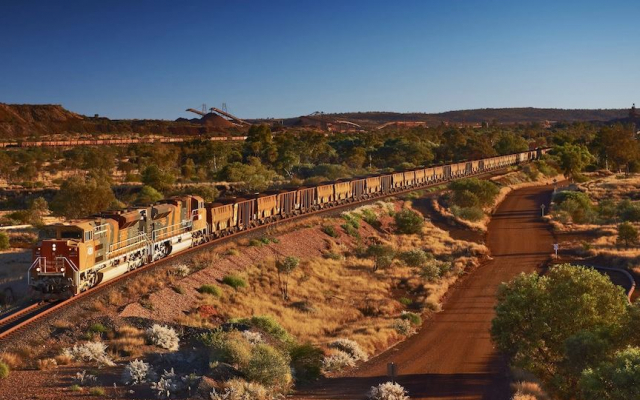 Железнорудный поезд BHP в Западной Австралии