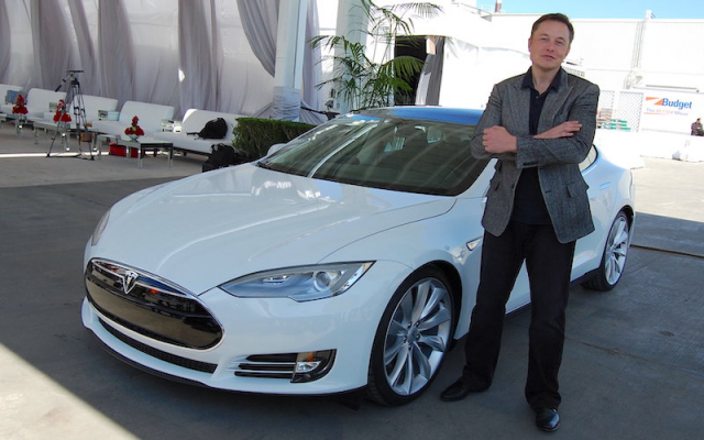 Илон Маск на заводе Tesla во Фремонте