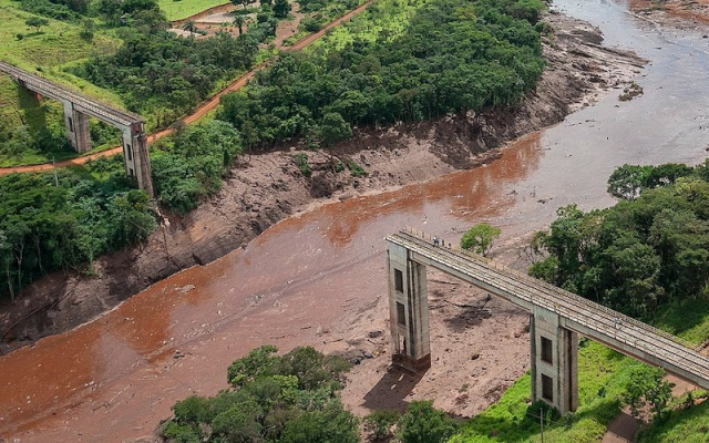 Катастрофа, вызванная прорывом дамбы на шахте Vale в Бразилии