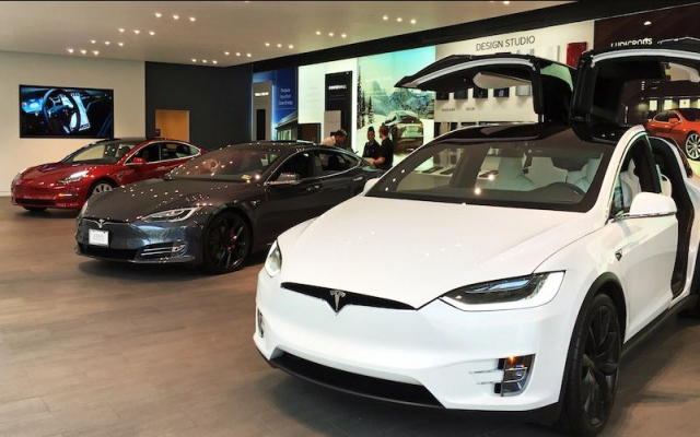 линейка электромобилей Tesla