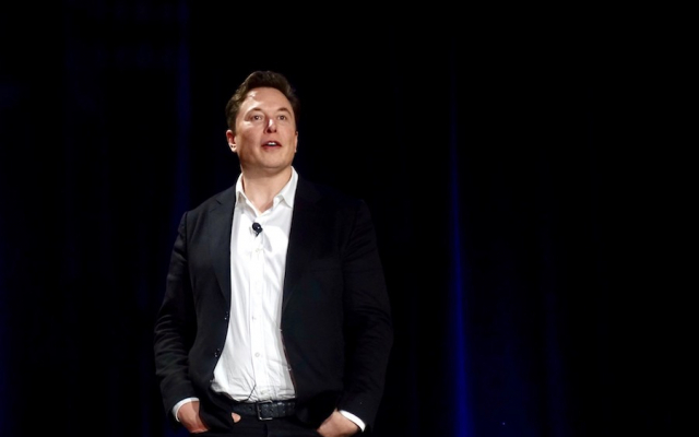 Илон Маск представляет полностью автономную стратегию Tesla 