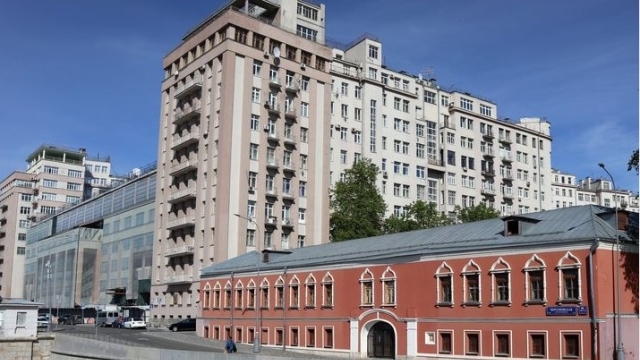 Дом на набережной в Москве