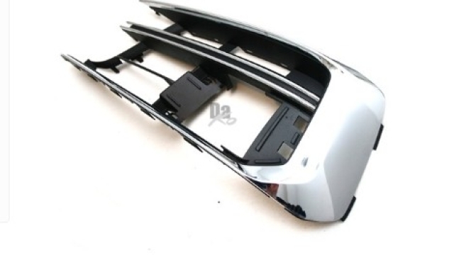 PAD999996AR Решітка в бампері права Audi A8 D5 