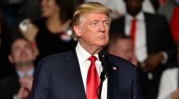 Дональд Трамп вводит пошлины на импорт стали и алюминия.