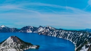 Американские исследователи разработали новый метод определения местонахождения лития в озерных отложениях древних супервулканов, таких как озеро Кратер в штате Орегон (США).