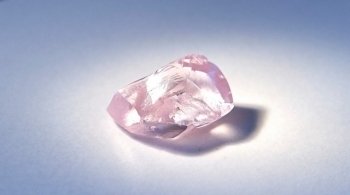 Впечатляющий розовый камень 