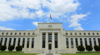 Федеральная резервная система сохранила прогноз дальнейшего постепенного повышения процентной ставки.