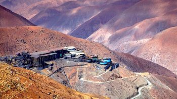 Серро Линдо цинково-медно-свинцовый рудник в Перу.