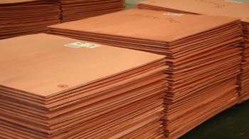 Медь на LME в Лондоне оценивается почти в 6000 Долларов за тонну