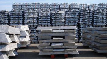 поставки алюминия