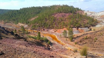 геологоразведочные работы на месторождении Ла Инфанта начались в 1975 году, но вскоре были остановлены