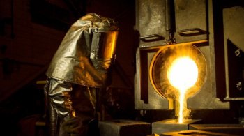 в этом году золото выросло на 19,7%, или 300 долларов за унцию 