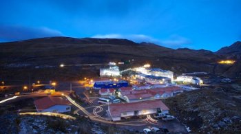 Шахта Сантандер расположена примерно в 215 км к северо-востоку от Лимы.