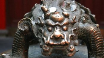 Статуя дракона в Шанхае