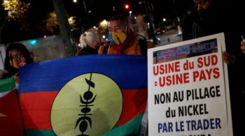 Протестующие против продажи никелевого производства Vale в Новой Каледонии