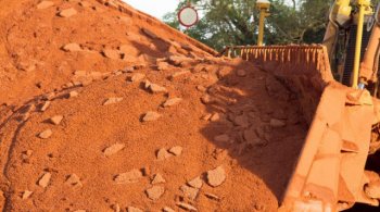 Боксит - это осадочная порода с относительно высоким содержанием алюминия. Это главный мировой источник алюминия 