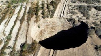 воронка обнаружена в зоне добычи полезных ископаемых на медном руднике Алькапарроса на севере Чили.