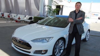 Илон Маск на заводе Tesla во Фремонте