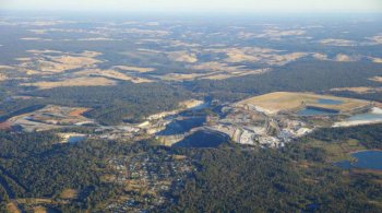 Вид с воздуха на город Гринбуш и шахту