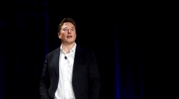 Илон Маск представляет полностью автономную стратегию Tesla 