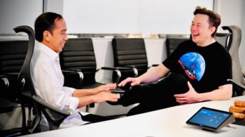 Президент Индонезии Джоко Видодо и генеральный директор Tesla Илон Маск