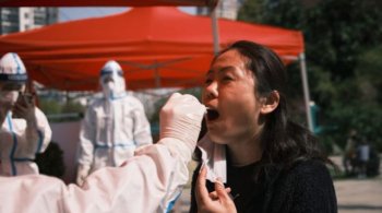 мазок из горла в общественном центре тестирования