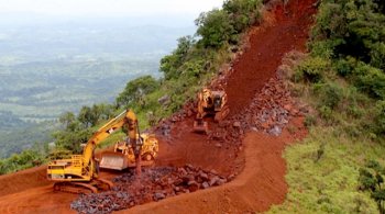 Симанду является одним из самых больших и богатых запасов железной руды в мире