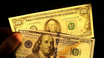 Доллар затмевает золото
